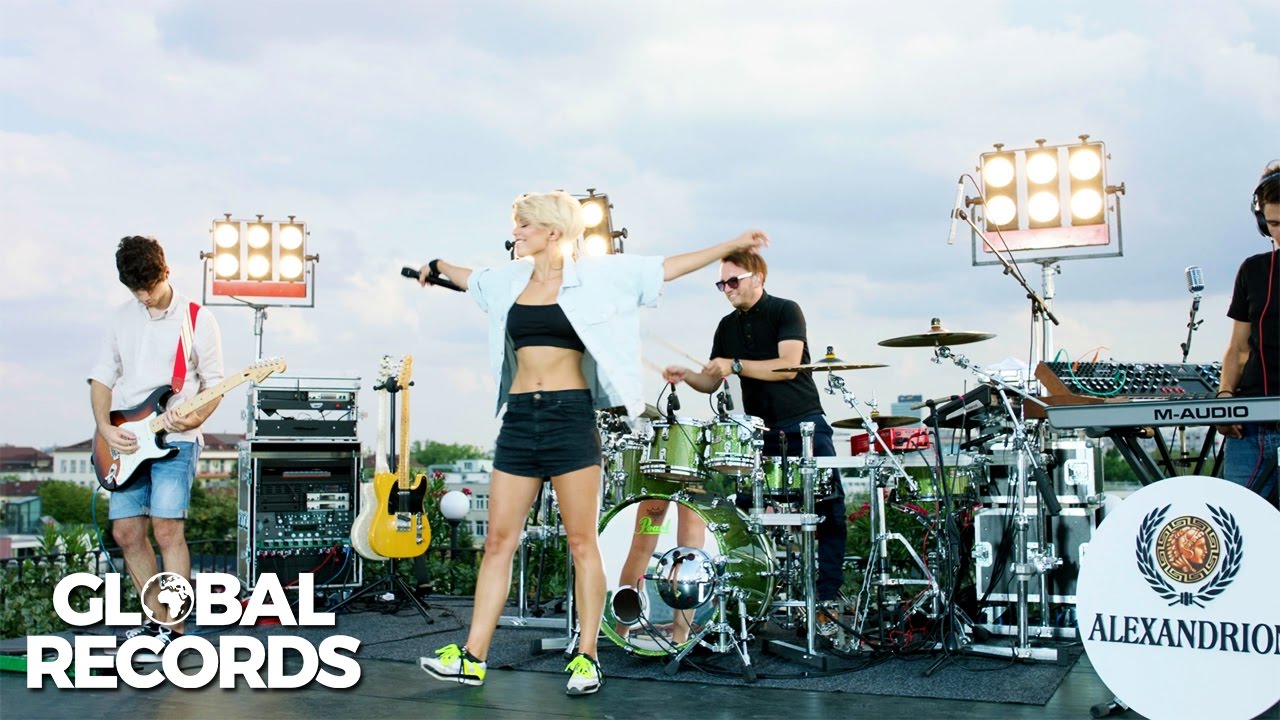 Lori Ciobotaru - Thrift Shop / Don’t Let Me Down | #WeGlobal Live Session