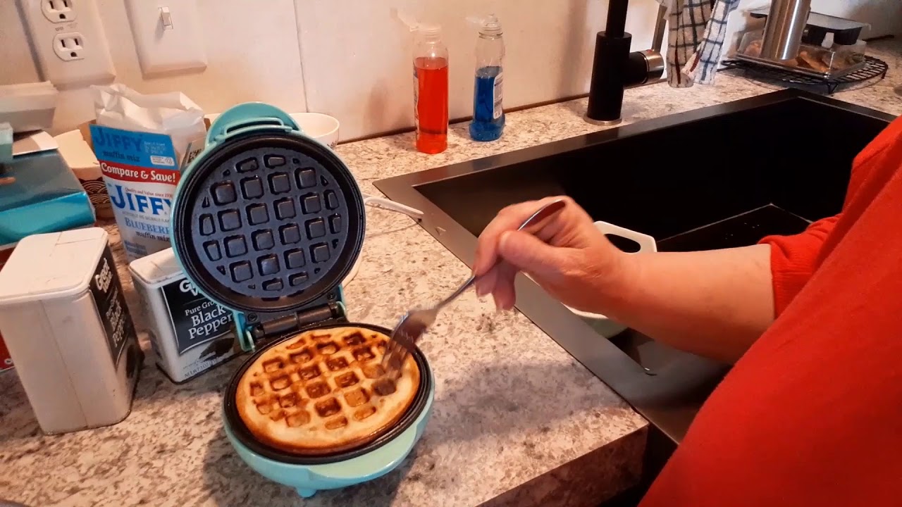 Nostalgia MyMini Waffle Maker — кулинарное видео №3 и обзор продукта