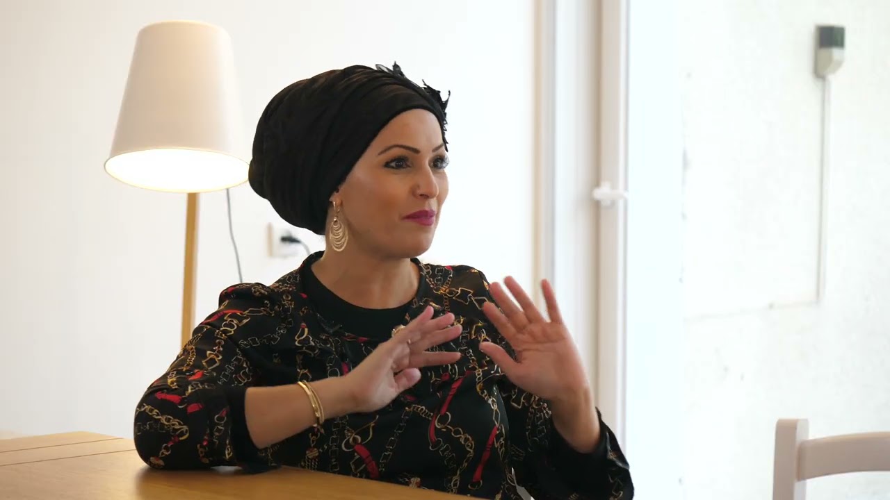 ''ככל שאני נהיית יותר דוסית אני נהיית יותר שמחה'' 😁 - הרבנית חגית שירה פוגשת את אפרת ברזל