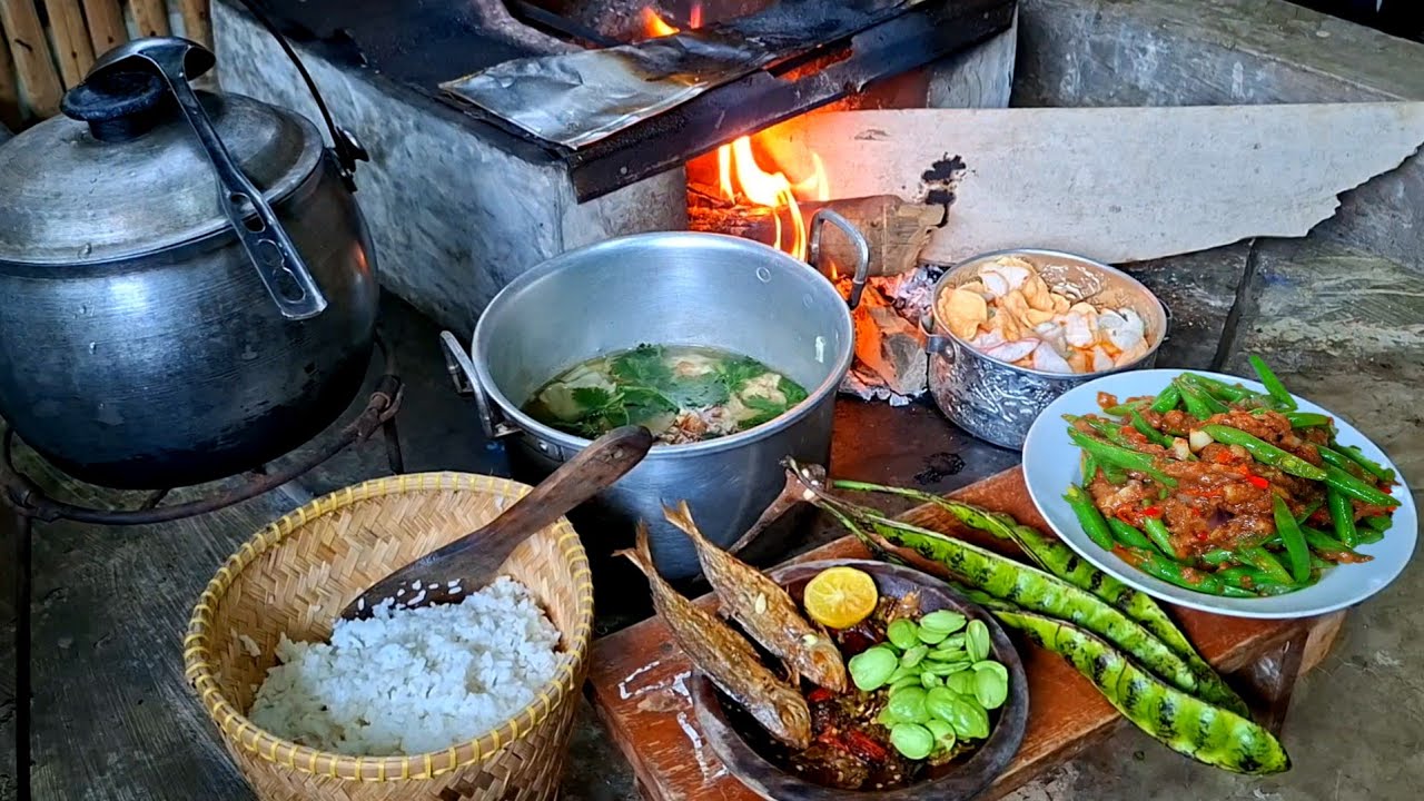 MAKAN SEU'ADANYA NIKMAT BANGET‼️SAYUR SOP,KRUPUK,SAMBEL,PETE,GORENG PEDA,TUMIS BUNCIS KORNET