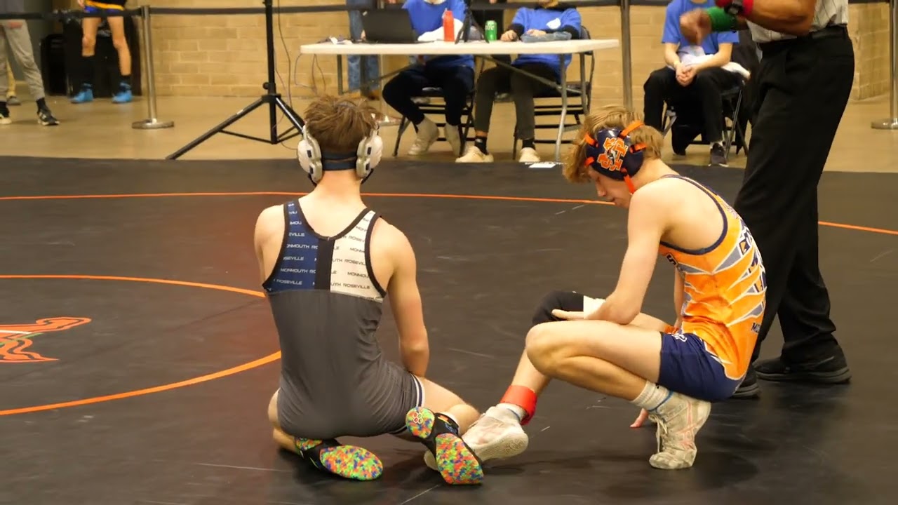 Cons. Round of 8 - Colton Mcclure of Mahomet-Seymour [R] v Caleb Dillard of Monmouth [G] (106)
