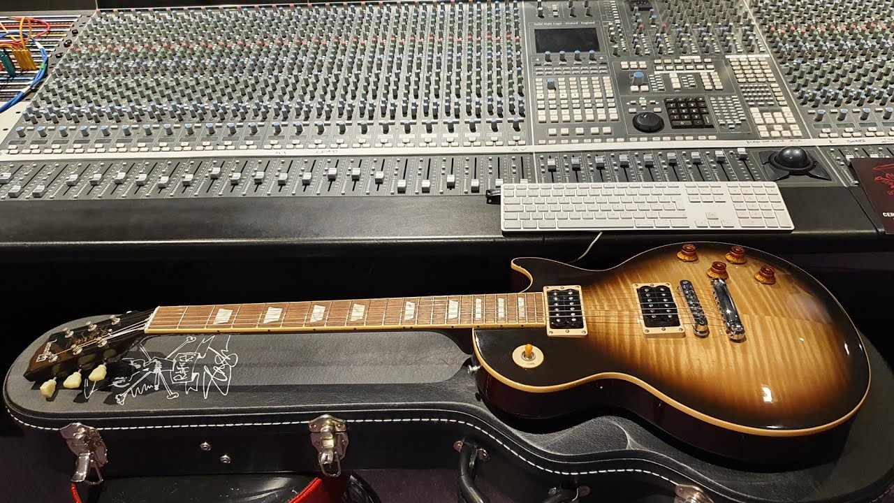 Gibson Slash 2008 Limited Edition Signature Les Paul Up Close Video Review