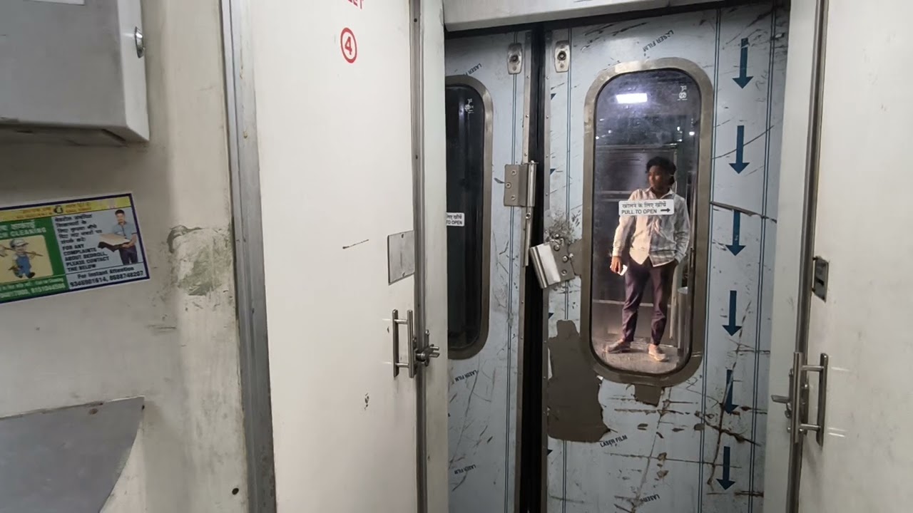 अब यात्रियों की सुरक्षा से खिलवाड़। पैन्ट्री वालों के समक्ष नतमस्तक रेल प्रशासन।