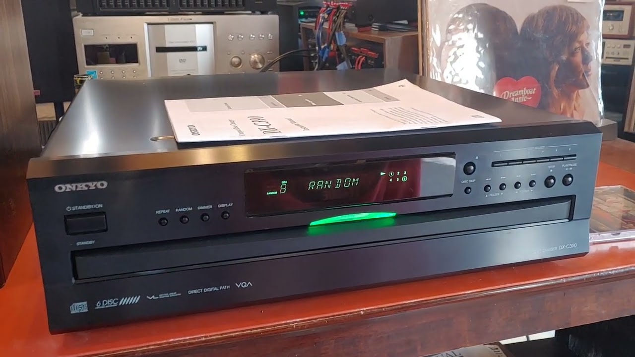 CD-проигрыватель ONKYO DX-C390 на 6 дисков. Зелёная подсветка. Демонстрационный образец.