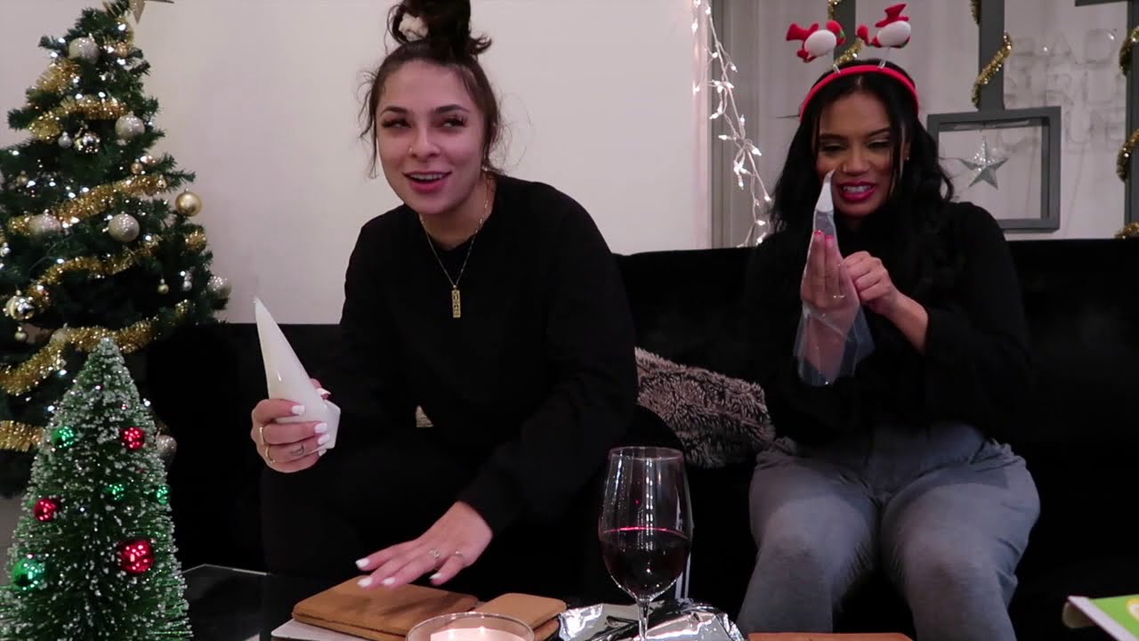 VLOGMAS- MAKING GINGERBREAD HOUSES WITH WINTER BLANCO