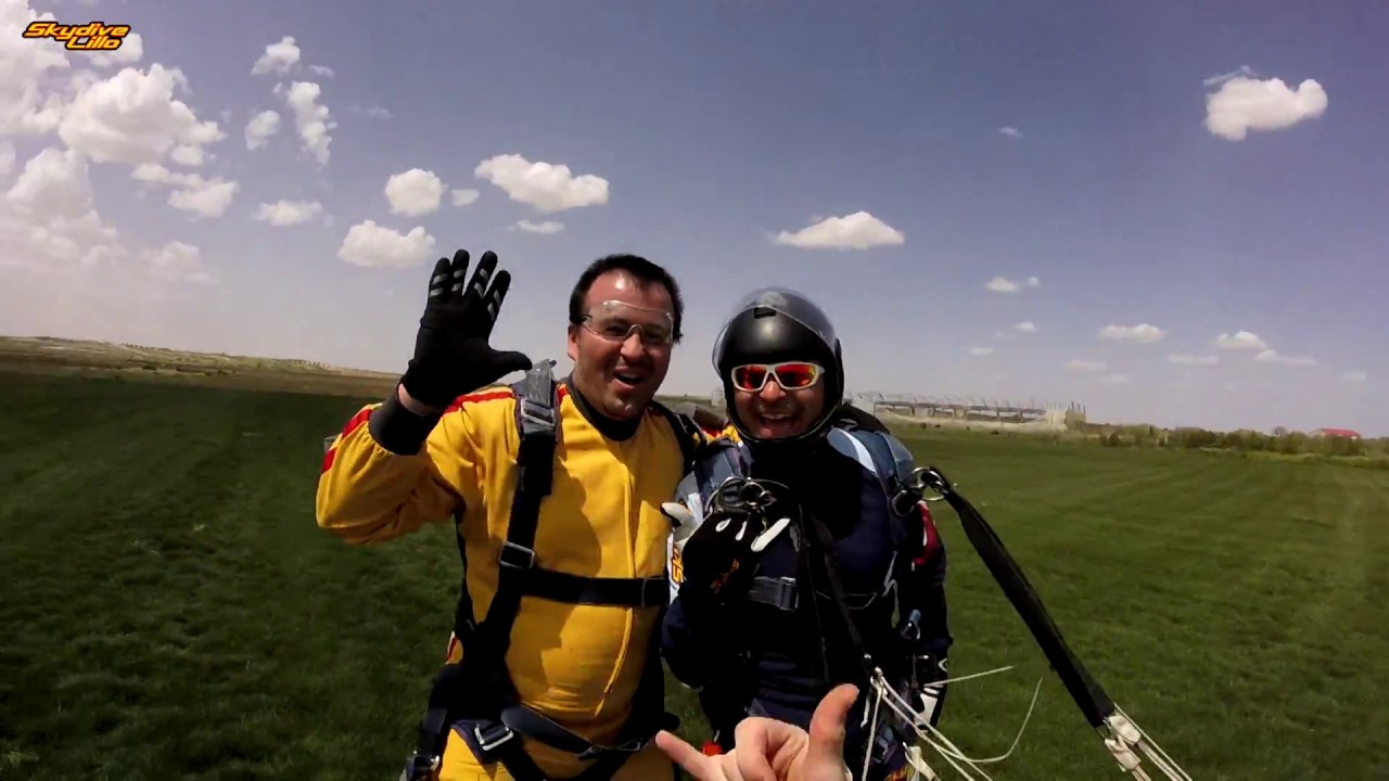 Universidad de la Felicidad | Skydive Lillo | Paracaidismo Madrid | #VenAsaltar