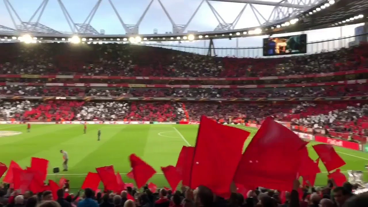 Ambientazo en el Emirates Stadium en el Arsenal vs Atlético de Madrid . Europa League