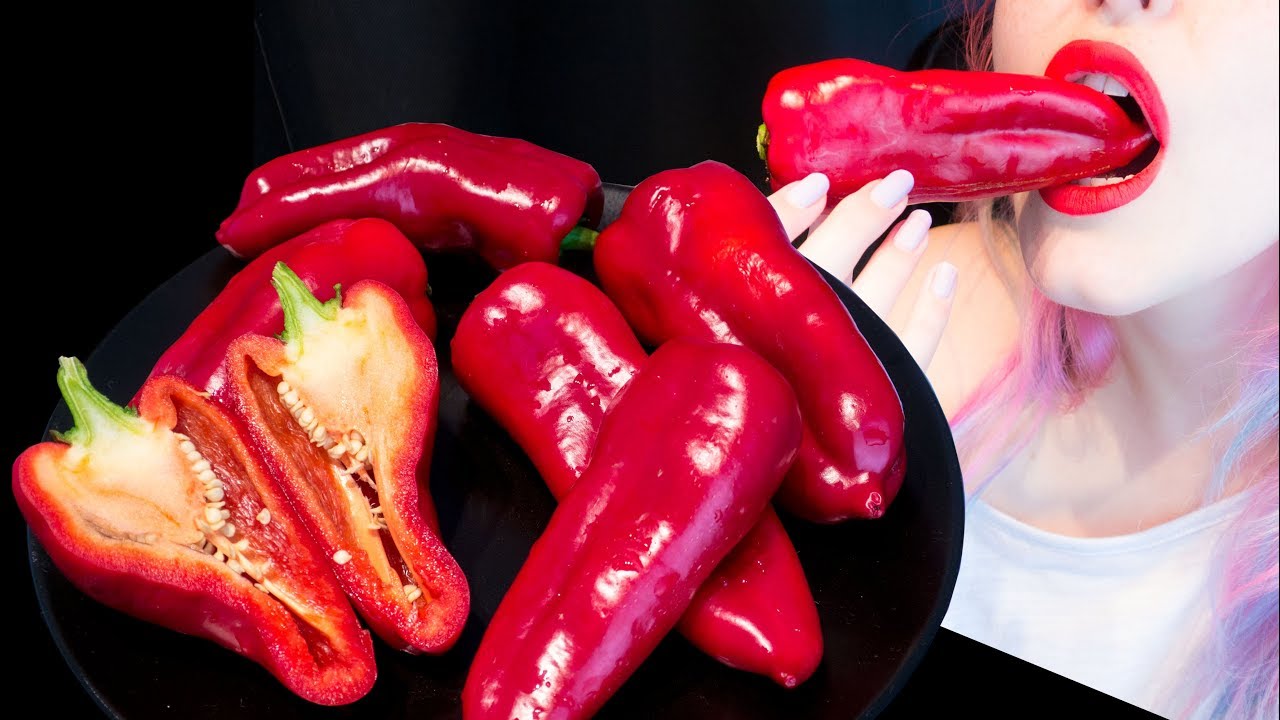 ASMR: Loud Crunch ~ Raw Red Pointed Peppers | Super Crispy ~ Relaxing Eating [No Talking|V] 😻