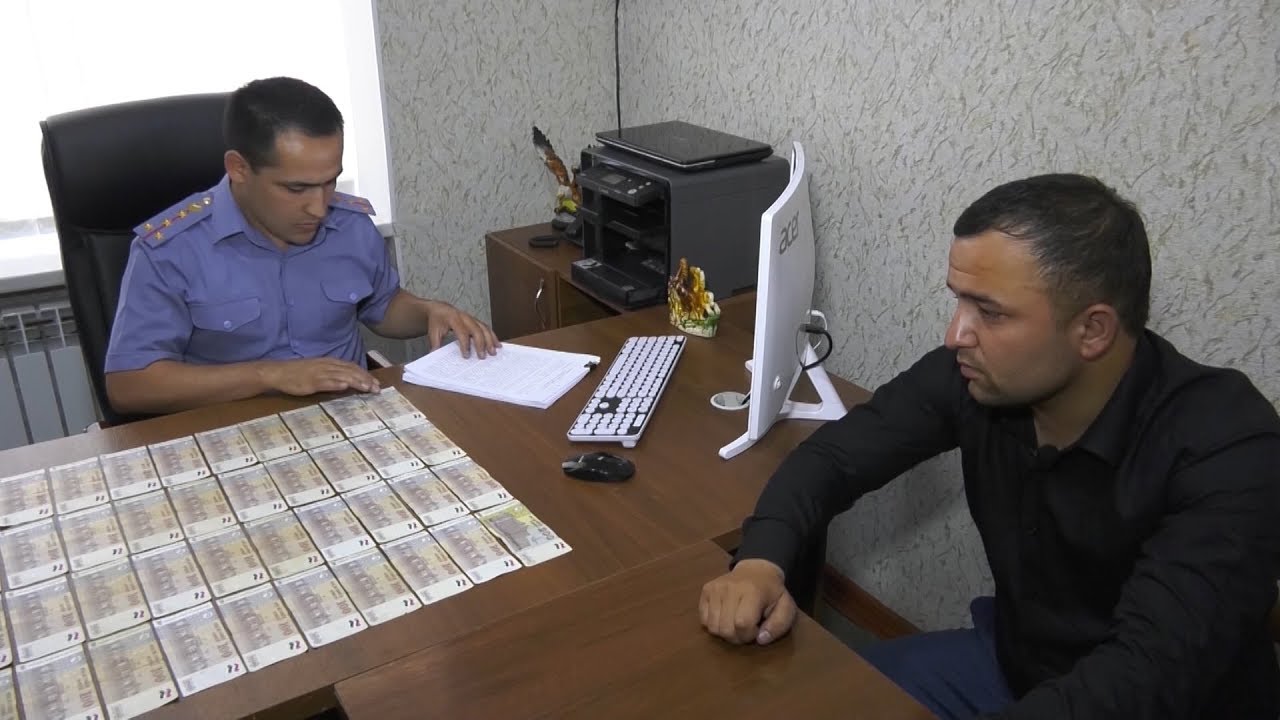 Донишҷӯ худро корманди мақомоти ҳифзи ҳуқуқ муаррифӣ намуда, пора гирифт