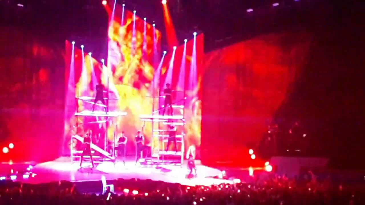 Selena Gomez - Good for you /Revival Tour/ Boston -28/05/2016