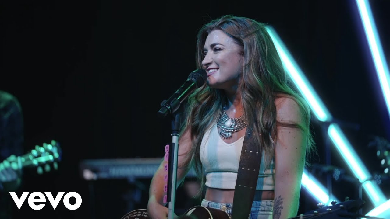 Tenille Townes - Light In Your Eyes (Live)