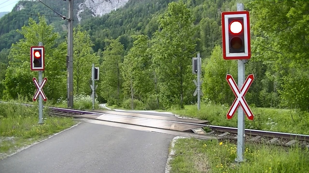Spoorwegovergang Admont (A) // Railroad crossing // Bahnübergang
