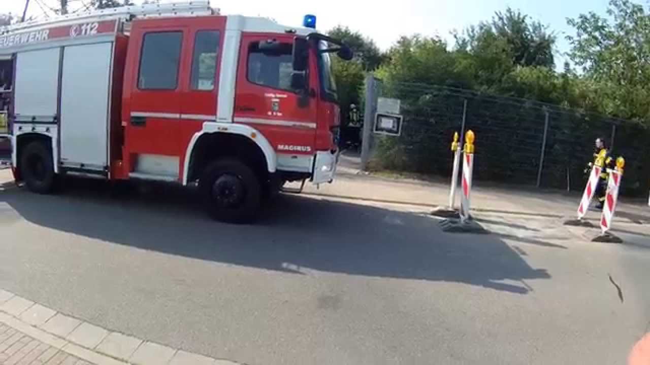 Einsatzfahrt der Feuerwehr zum Brand in Leimen