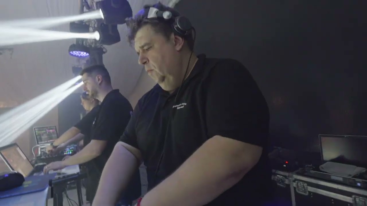 Petrecere corporate cu DJ Iustee și DJ ICS
