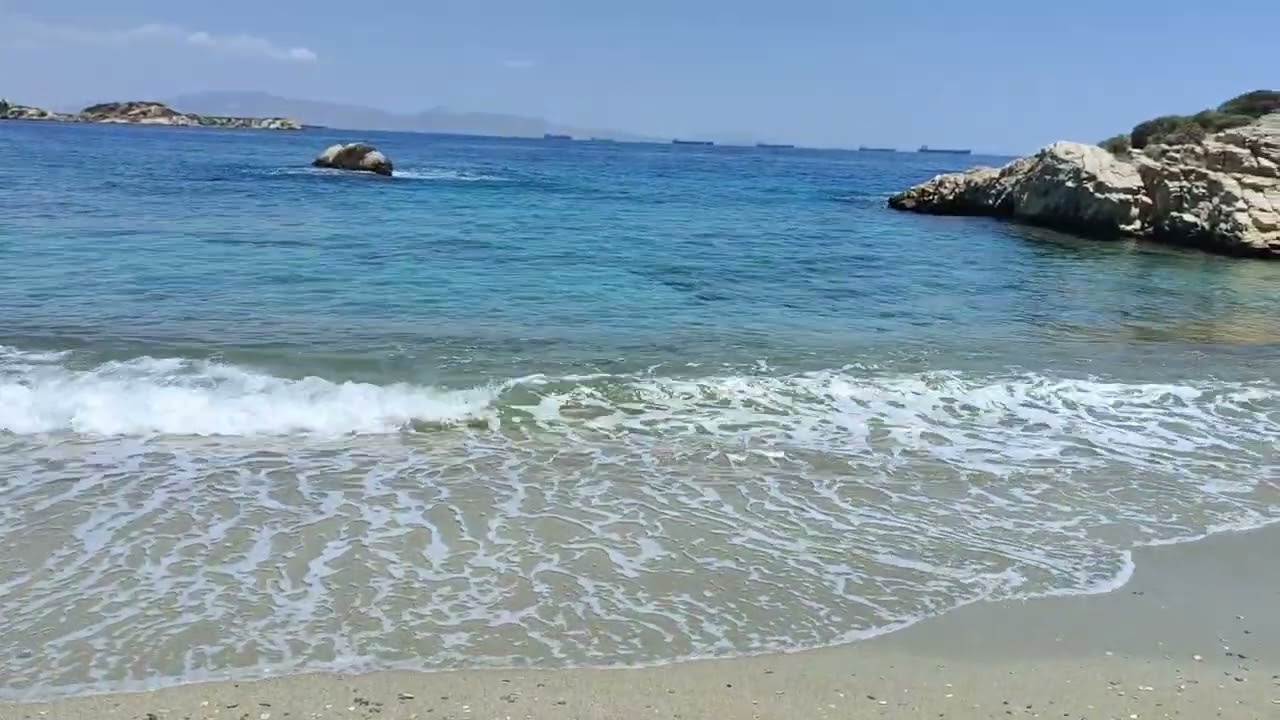 Η κρυφή παραλία της Σαλαμίνας. Κόγχη Φάρος.