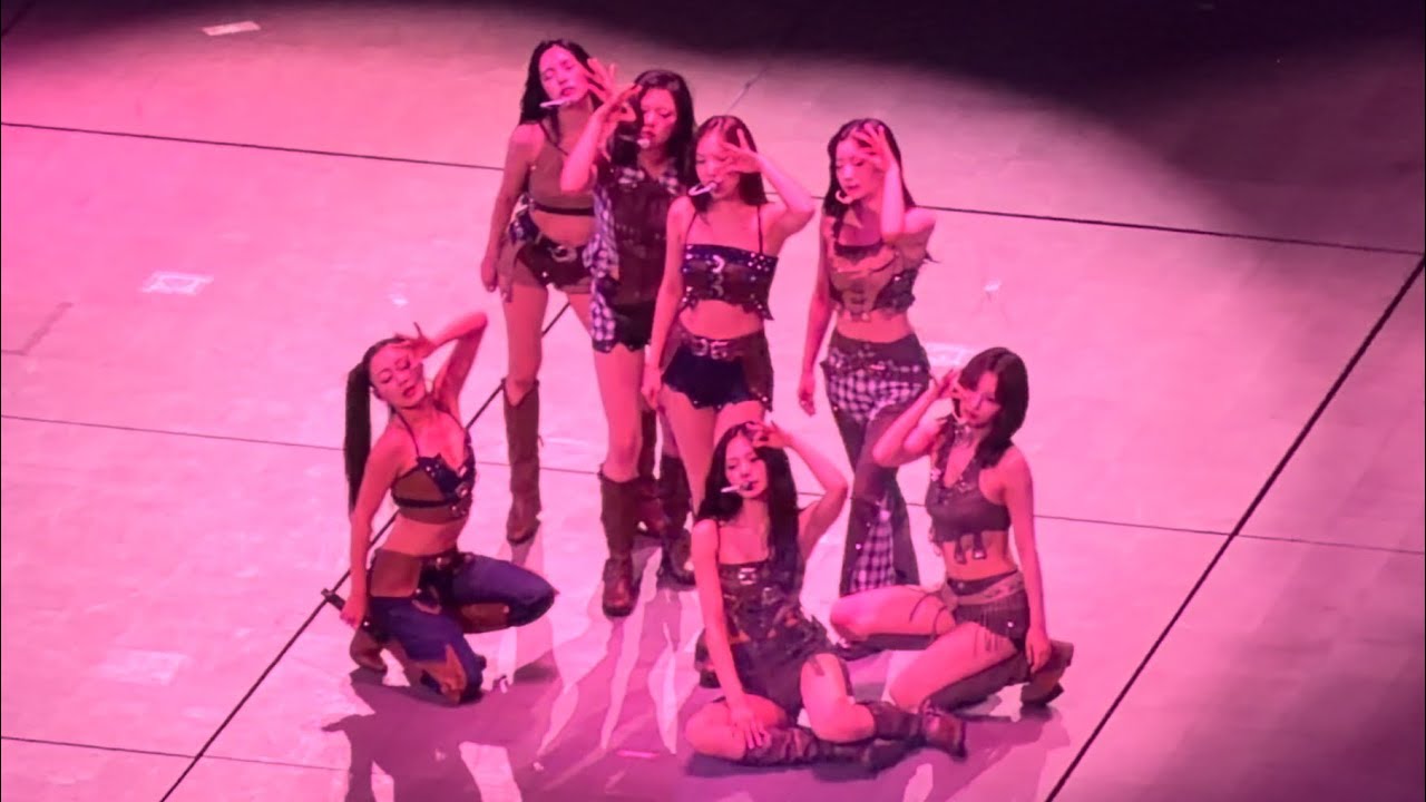 251101 Gone + Cry For Me + Hell In Heaven + Right Hand Girl - TWICE 'THIS IS FOR' Sydney Day 1 (6)
