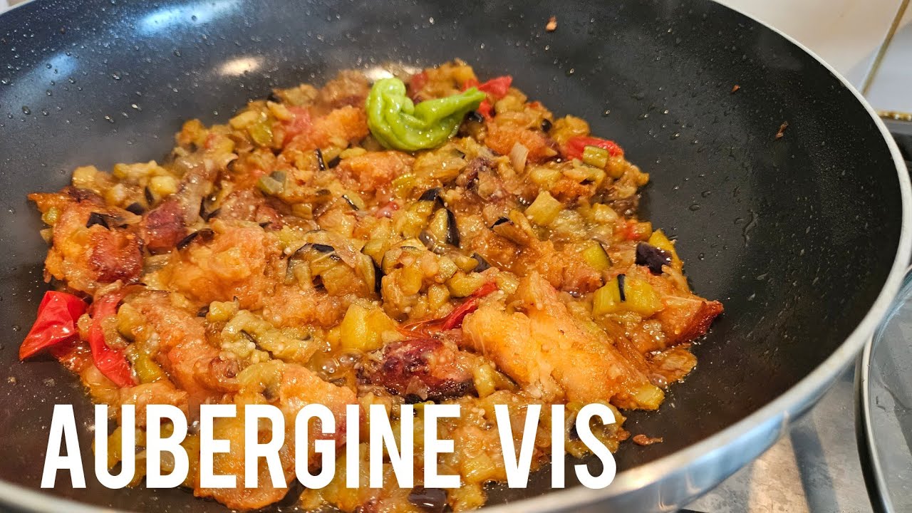 Surinaamse aubergine met gerookte vis warang visie djhur matjhrie| eggplant with smoked fish|