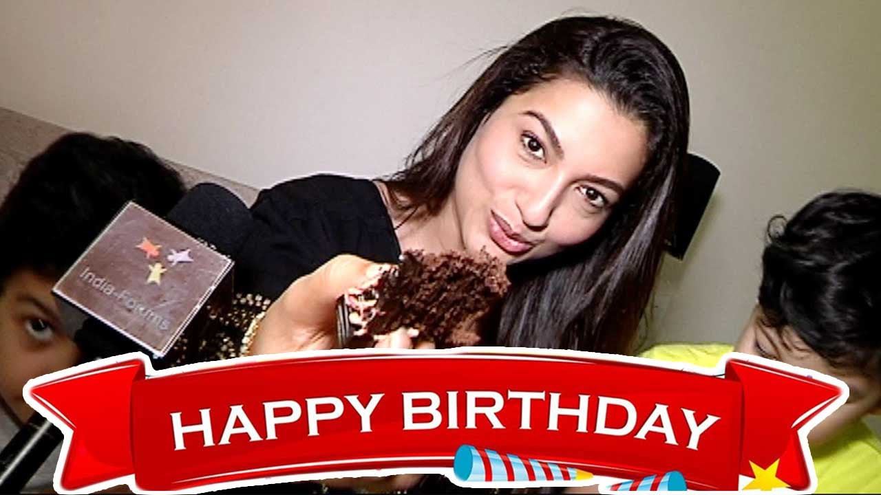 Gauahar Celebrates Her B'day With India-Forums.