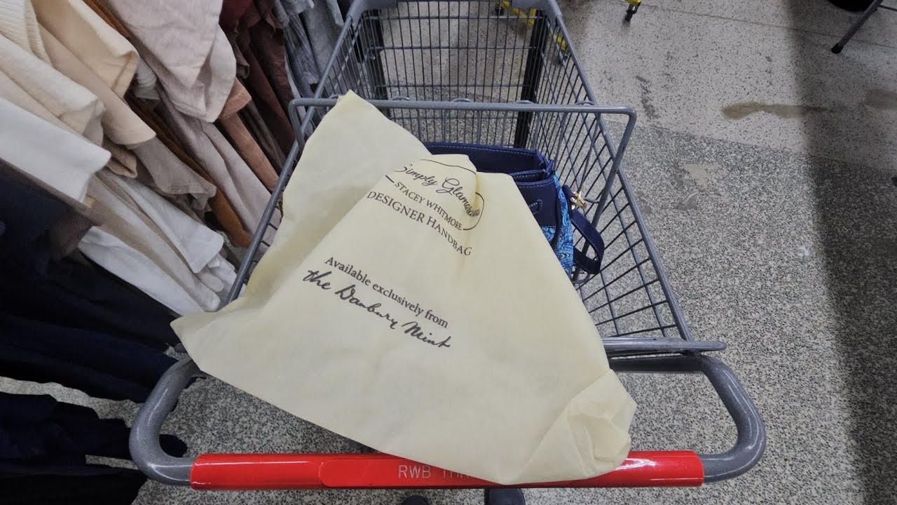 WHAT'S BEHIND DUST BAG NO.1? RED, WHITE & BLUE! Thrift with me!