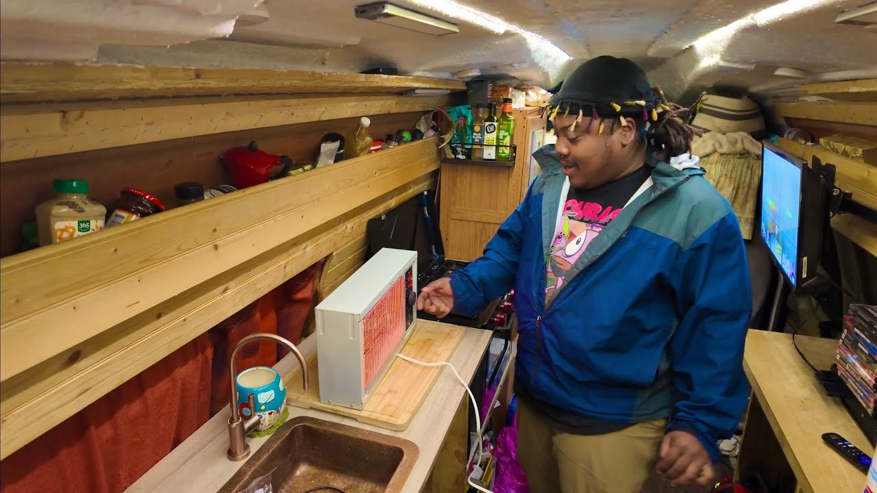 Rainy Van life Day: New Heater, Thrifting, Gaming & Cafes