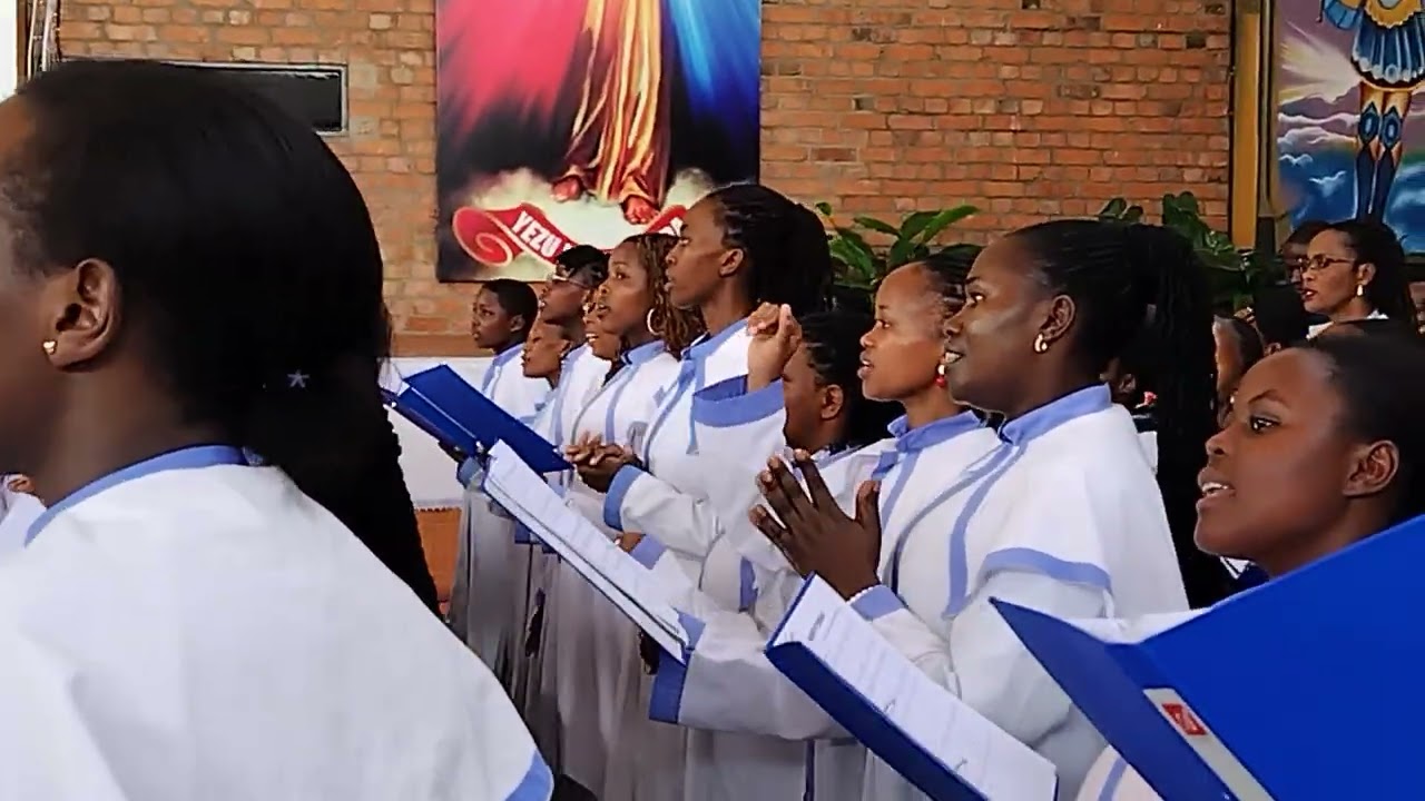 CHORALE LE BON BERGER KIGALI PARISH CATEDRAL St MICHEL icyumweru gisoza umwaka C byari ibyishimo 