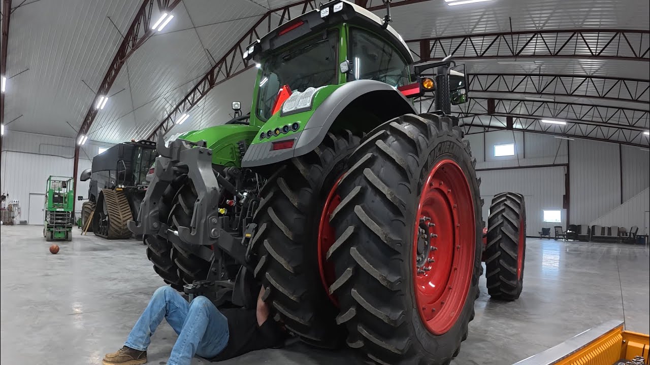 Working on a Brand New Fendt Tractor