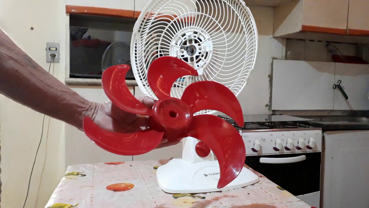 Ventilador Cadence, hélice quebrada.