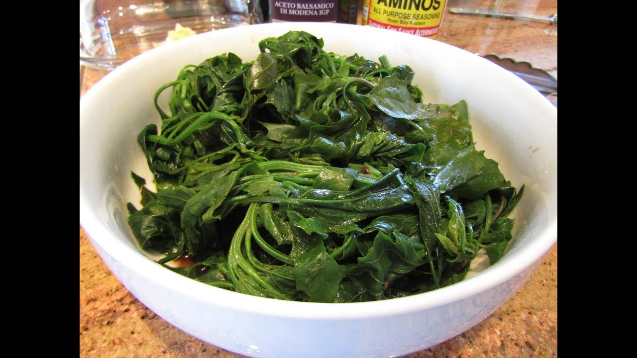 Foraging and Preparing LambsQuarter Greens
