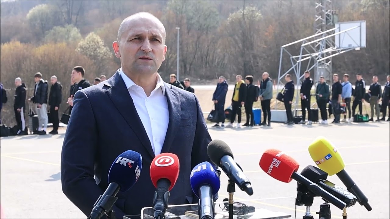 Anušić o početku vojne obuke u Slunju: 