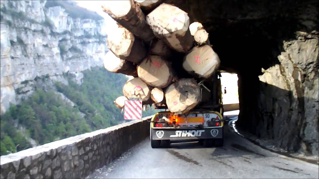 Grumier dans le Vercors. Transport Achard