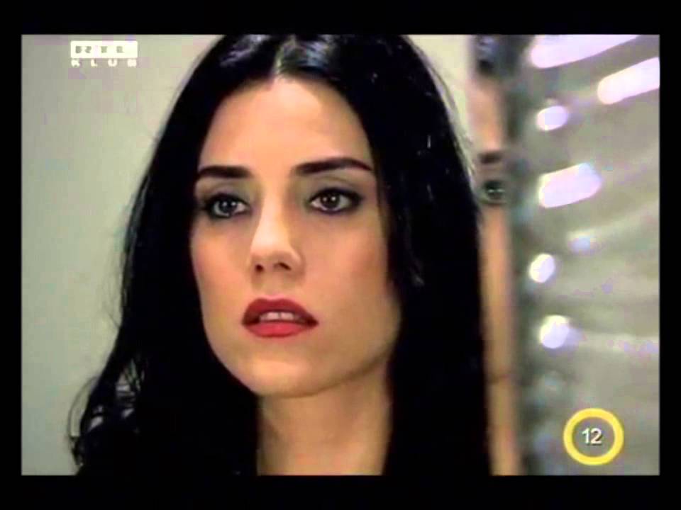 Cansu Dere-Livin' La Vida Loca!