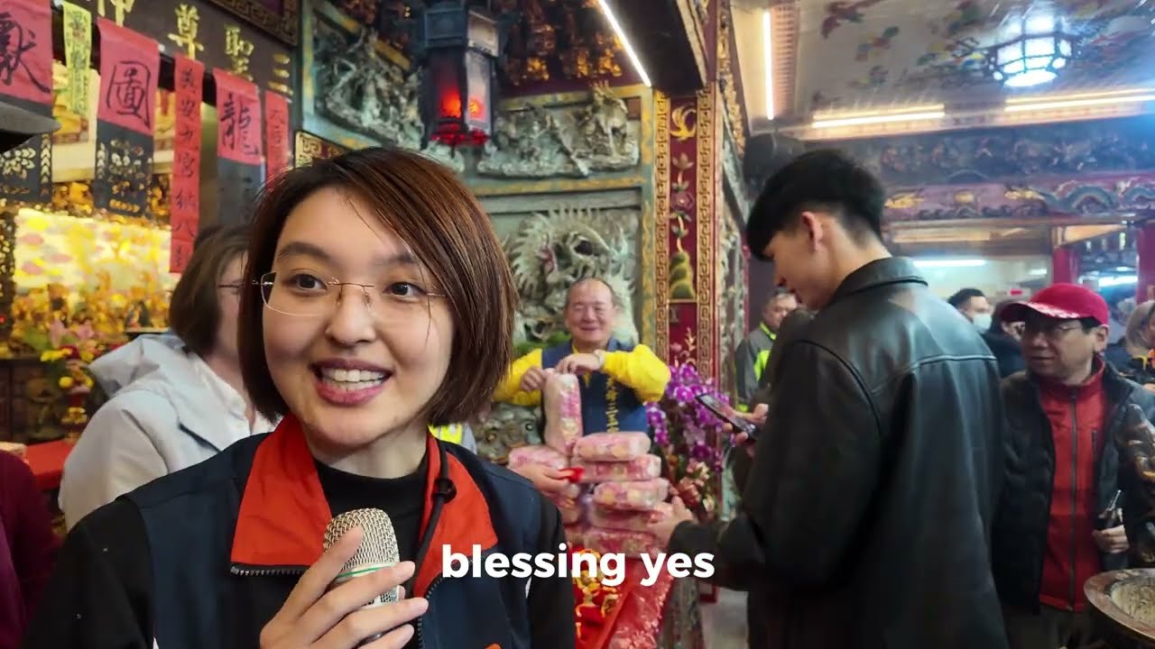 CHINESE NEW YEAR EVE AT SANYU TEMPLE / NOUVEL AN CHINOIS AU TEMPLE SANYU