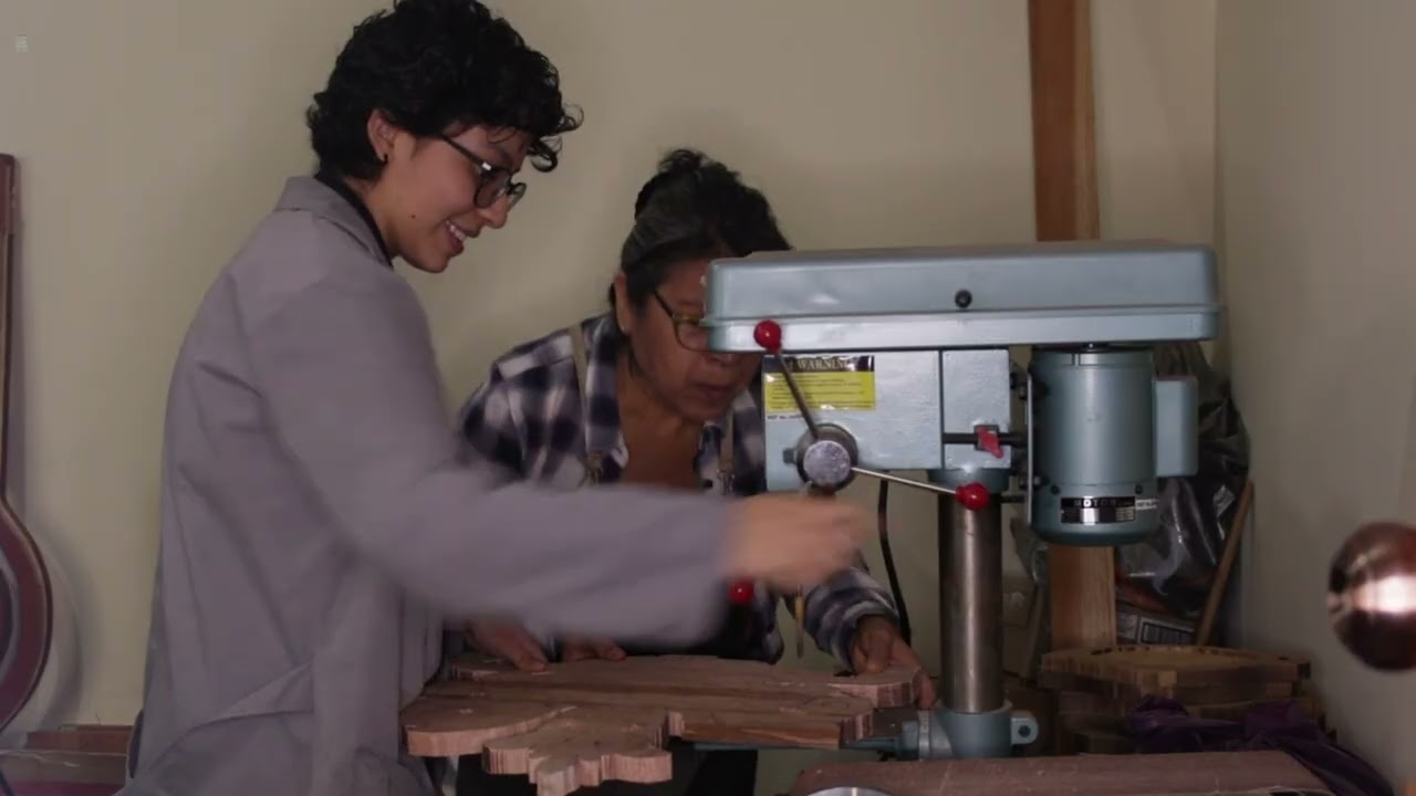 Perfil de Yolanda Cadena, talladora en madera de la Escuela Quiteña.