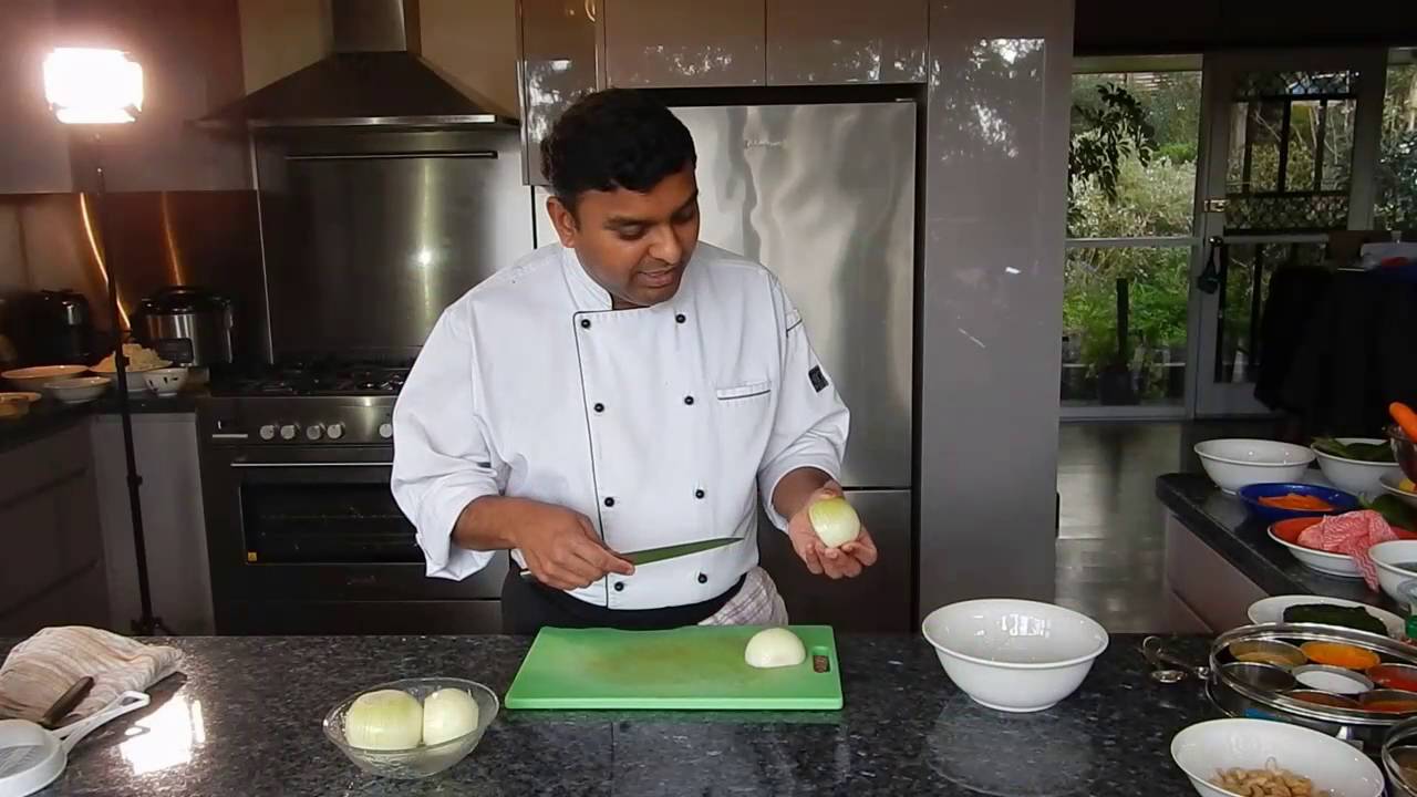 How to Dice an Onion - Brunoise