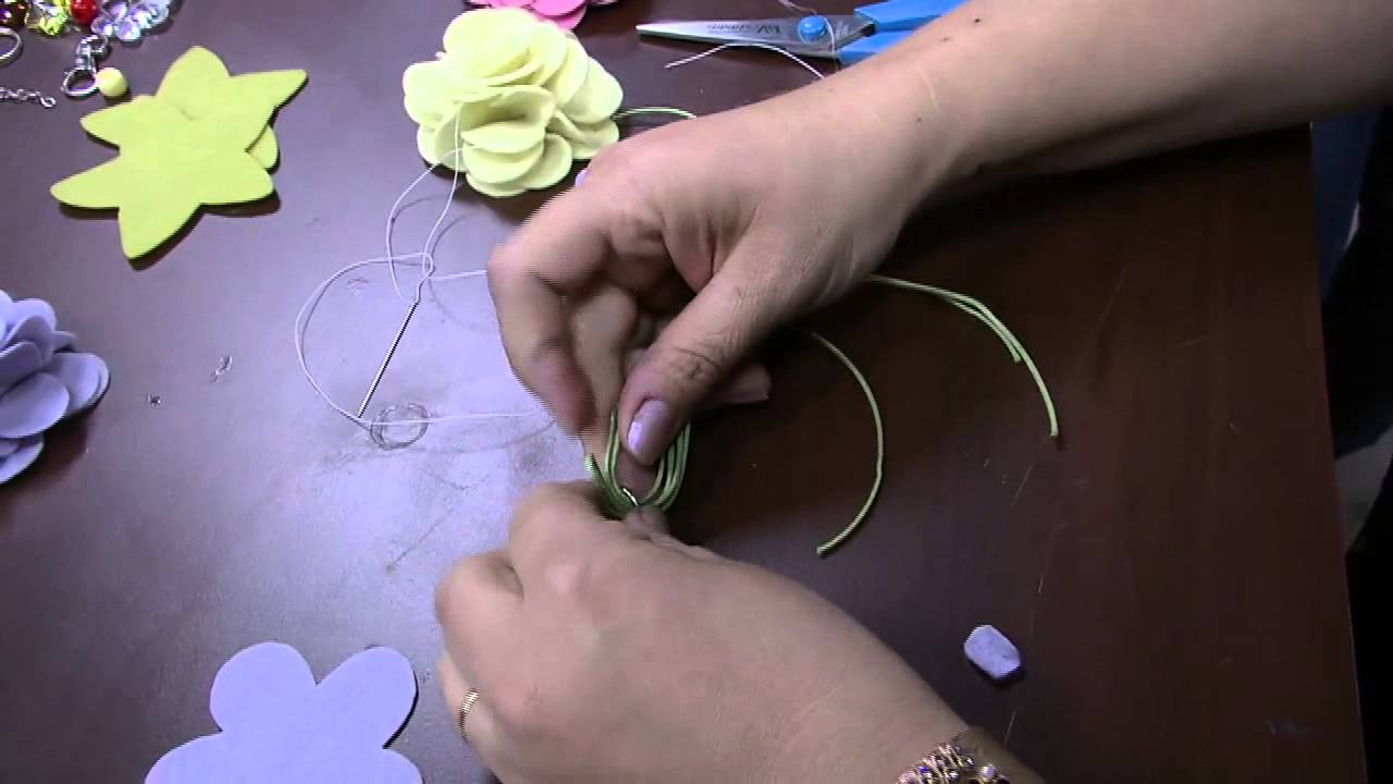 Mulher.com - 27/07/2015 - Tania Vietro CHAVEIRO DE FLOR EM FELTRO