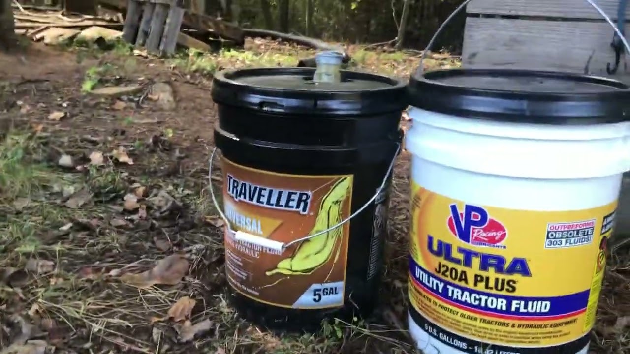 Changing the hydraulic fluid in my 1972 Ford 2000. And the power steering leak as well!!