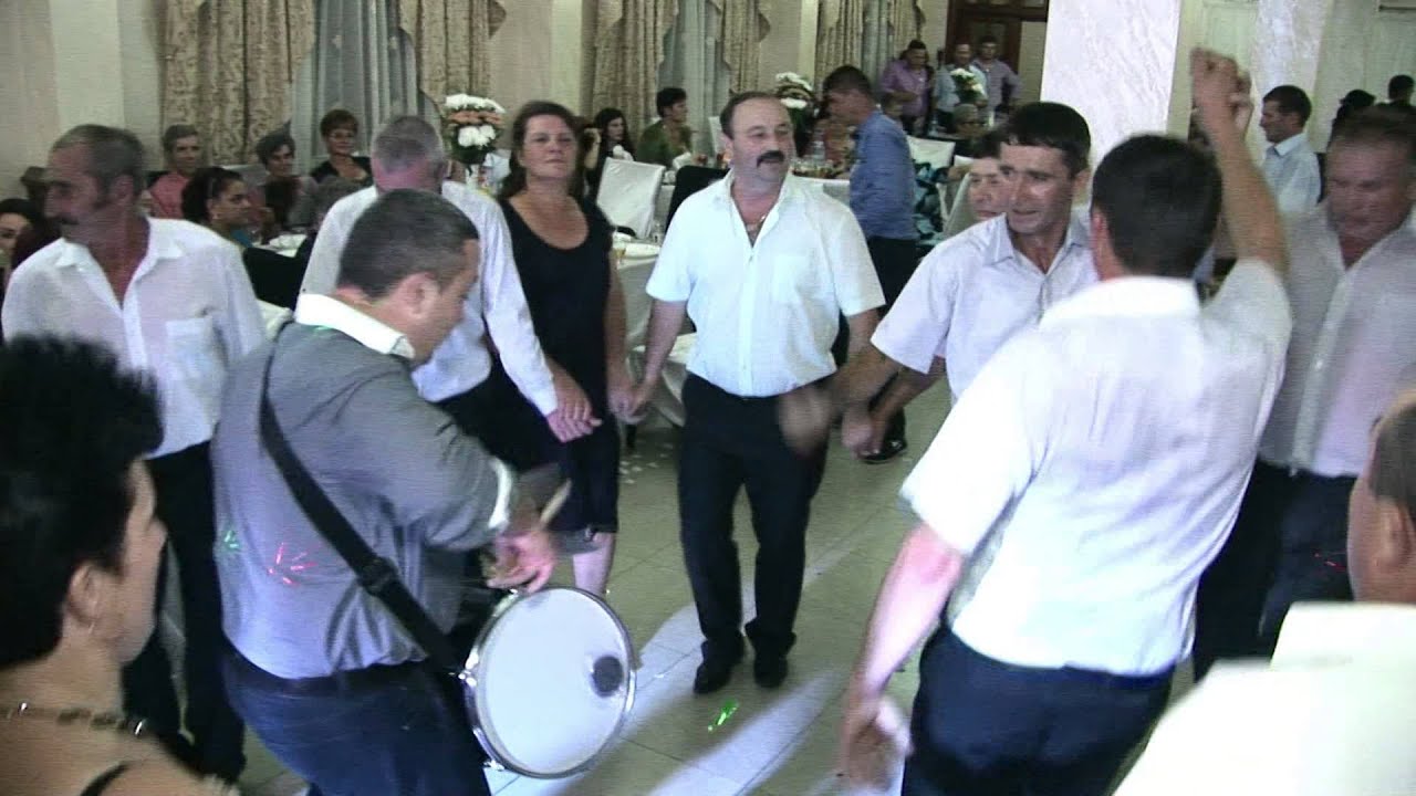 Hora pe bataie ca la Berzunti