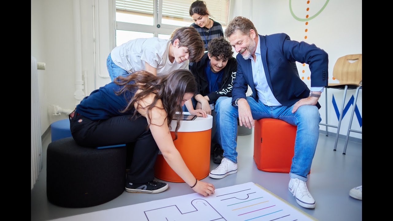 Vom Klassenzimmer zum Kreativlabor: Lernraum im MINT-Hub der Siemens Stiftung
