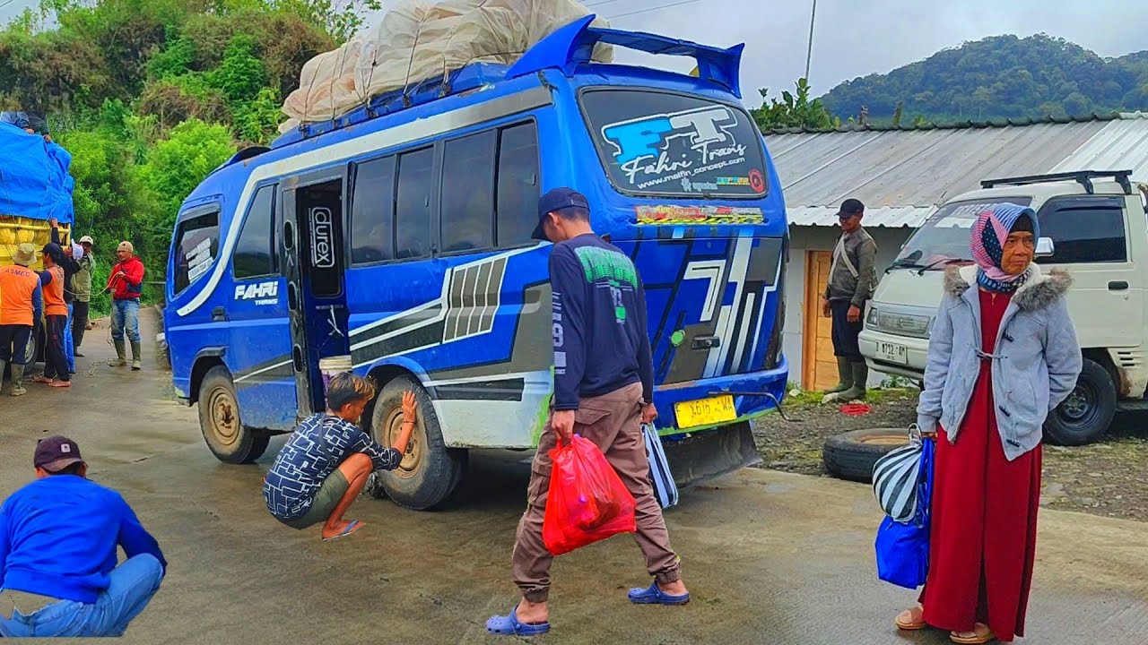 Turun Gunung 🗻 Pergi Ke Pasar Kota Untuk Berbelanja Kebutuhan Selama Tinggal Dihutan Di Guyur Hujan 