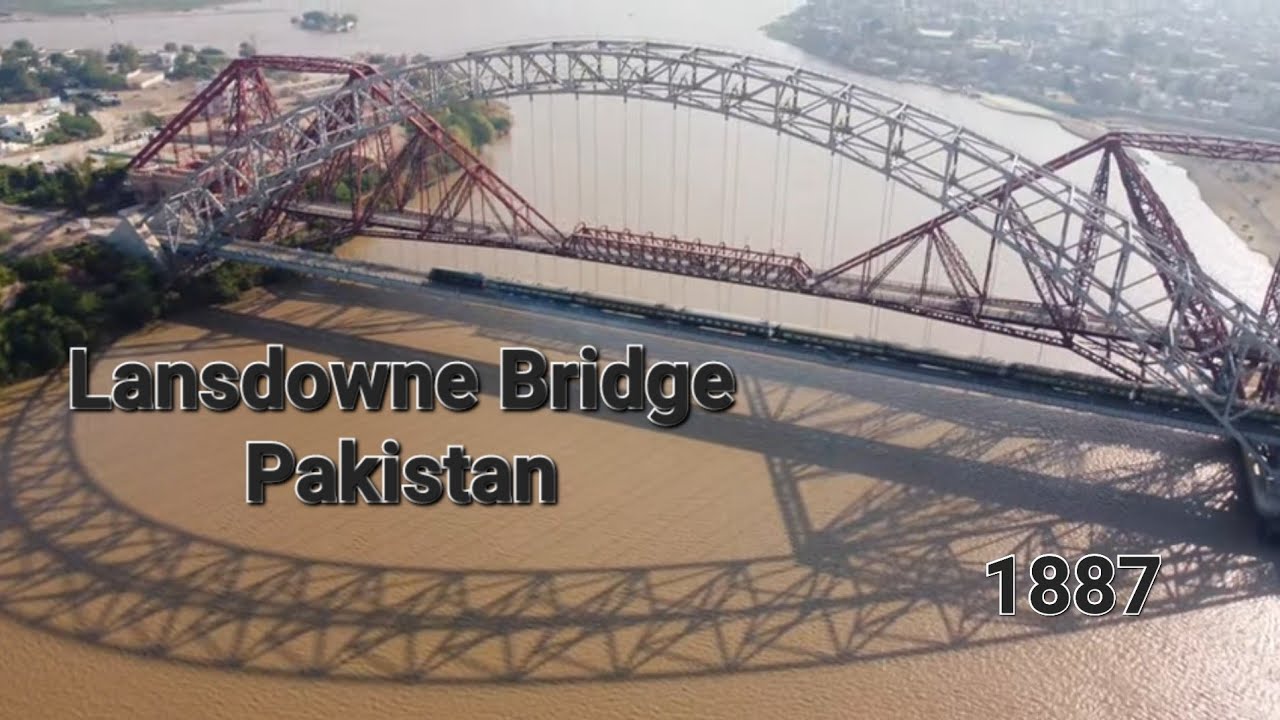 A passing train on Lansdowne Bridge, Drone shot 4k