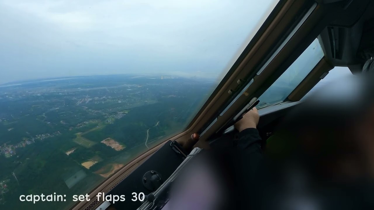 captain J.B  try to landing on R/W32L in the rain