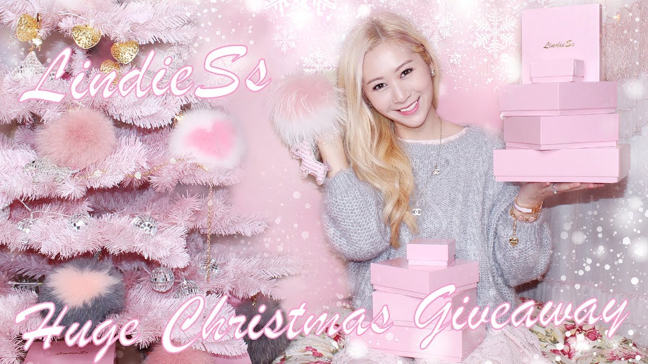 MY NEW BAG CHARMS 🌸🦄🌸 HUGE CHRISTMAS GIVEAWAY WITH 8 WINNERS (CLOSED) ❤️🎁