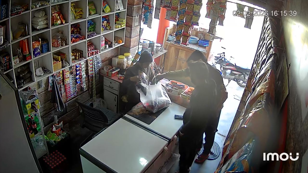 Hisar kamri road pr chor bike pr aaiye or 500 rupye case 400 rupye ka smaan lekar bhage #viral