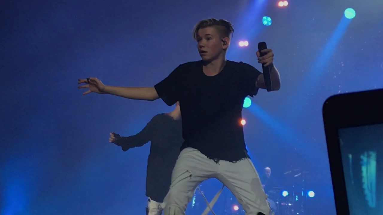 Marcus & Martinus- To dråper vann (Gothenburg) MARCUS BURNS HIS HAND!