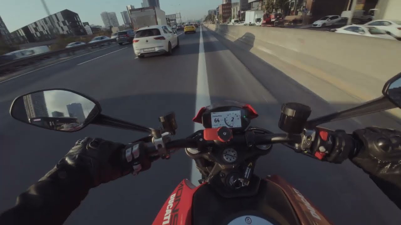 Ride to Work in Istanbul - Ducati Monster 937