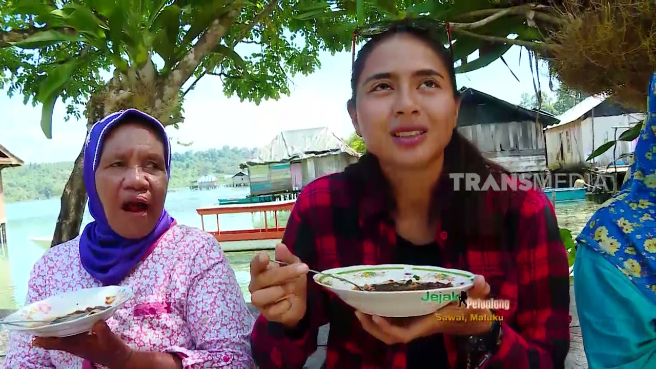 Finda ANdrian Menikmati Olahan Kerang Poli | JEJAK PETUALANG