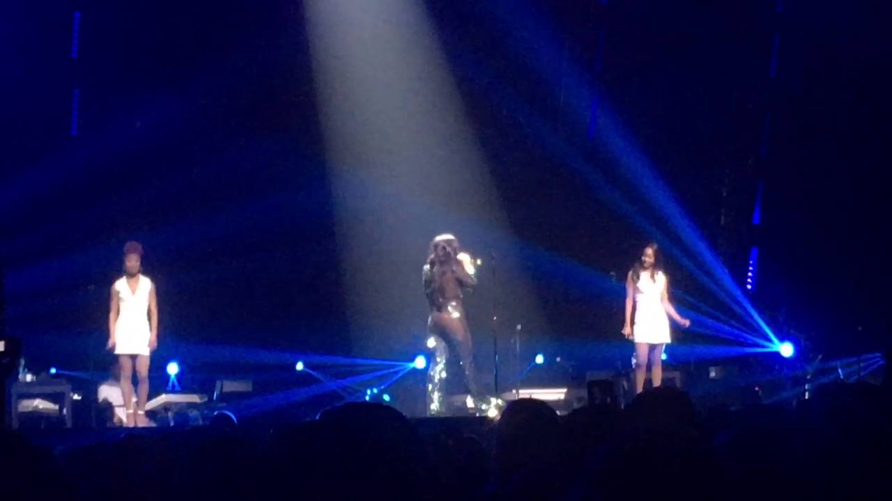Demi Lovato give your heart a break LIVE future now Kansas City