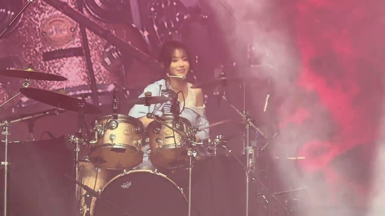 Let’s Love (사랑하자) - QWER 1 st Asia Tour in Macau 030126