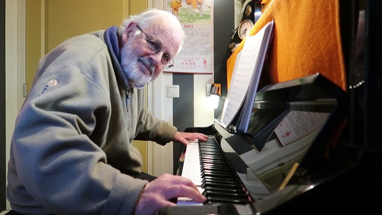 STRANGERS IN THE NIGHT - IT WAS A VERY GOOD YEAR - Frank Sinatra - piano - Harry Völker