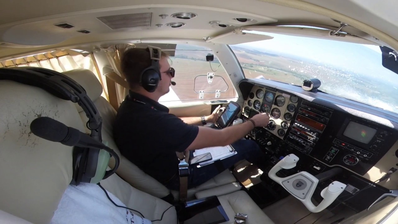 Dep. SBMG (Maringá - PR) Beech Bonanza A36.
